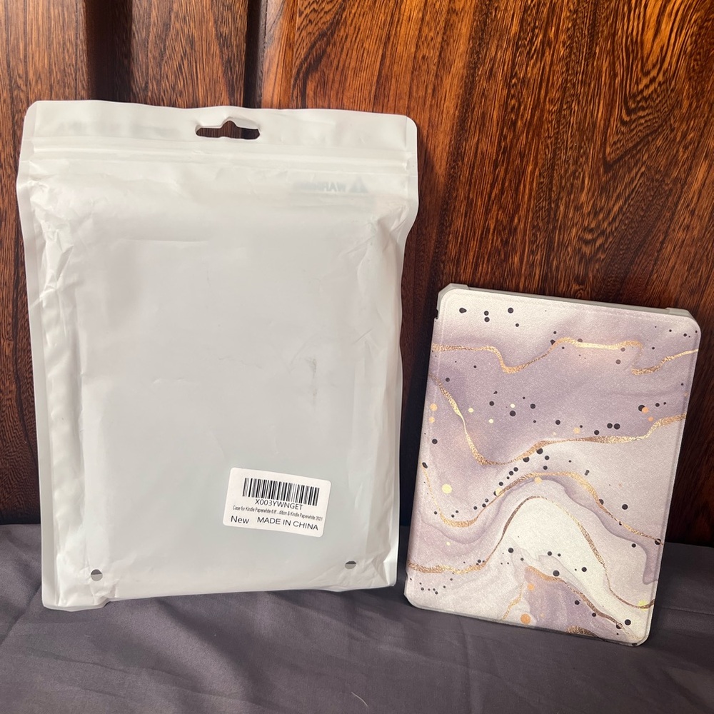 Kindle Paperwhite 6.8 Case, new in package